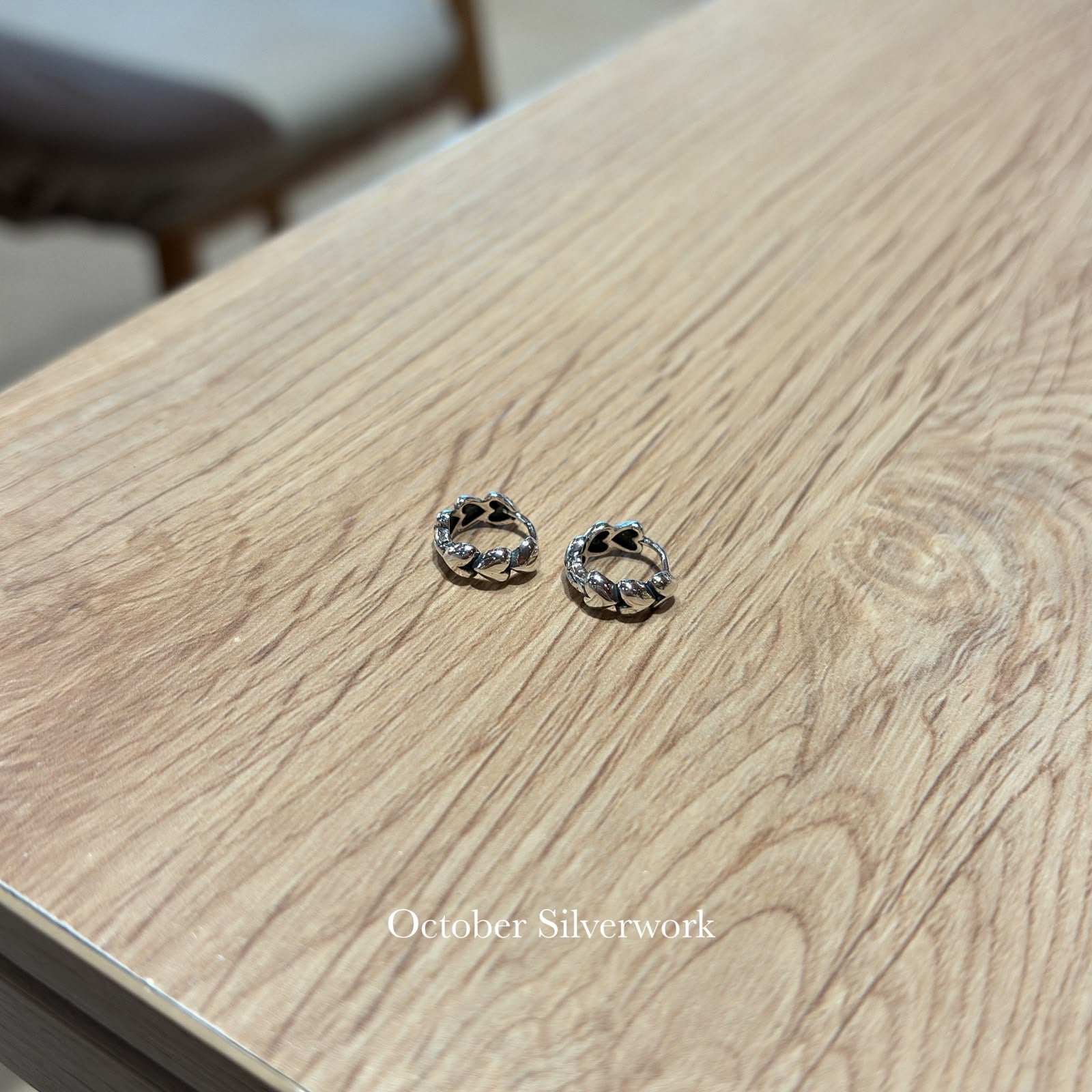 E1509 Distressed Heart-Shaped Hoop Earrings