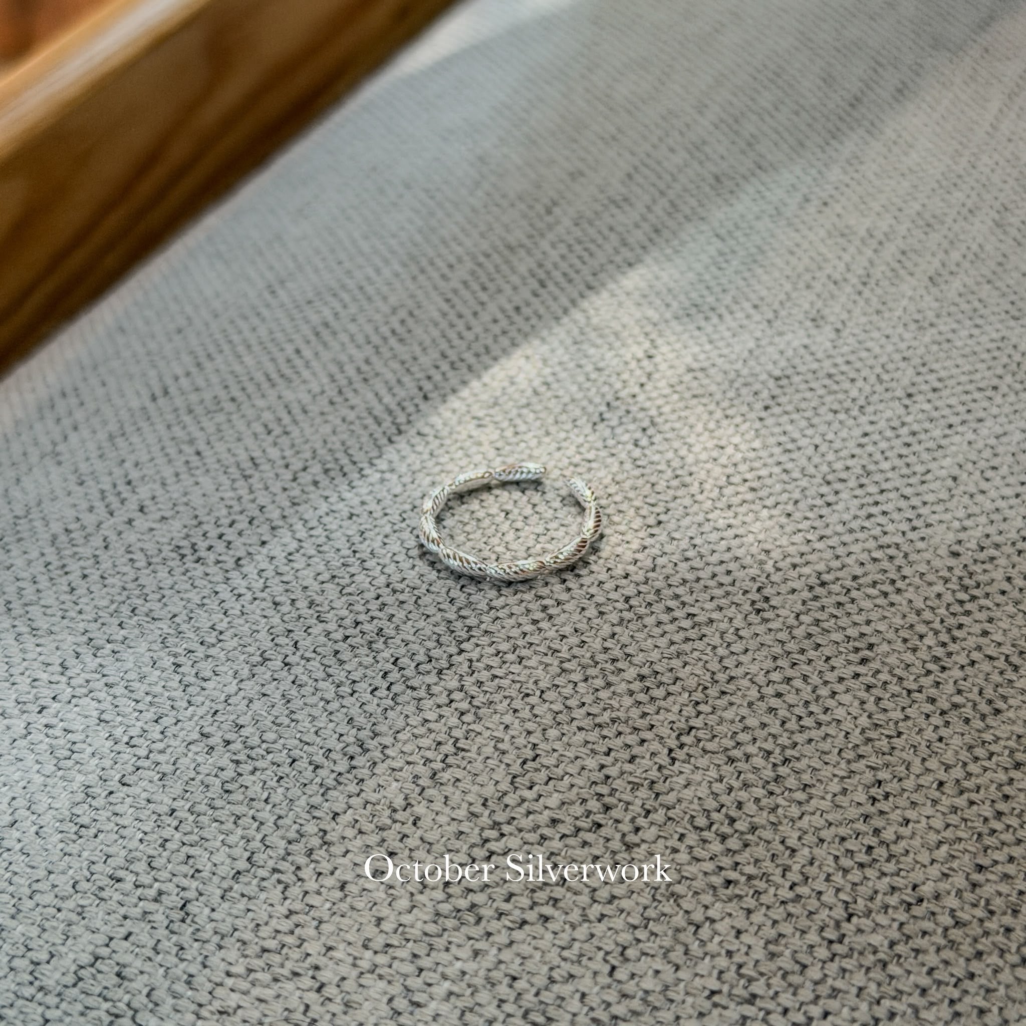R1804 Rice Grain Straight-Pattern Ring