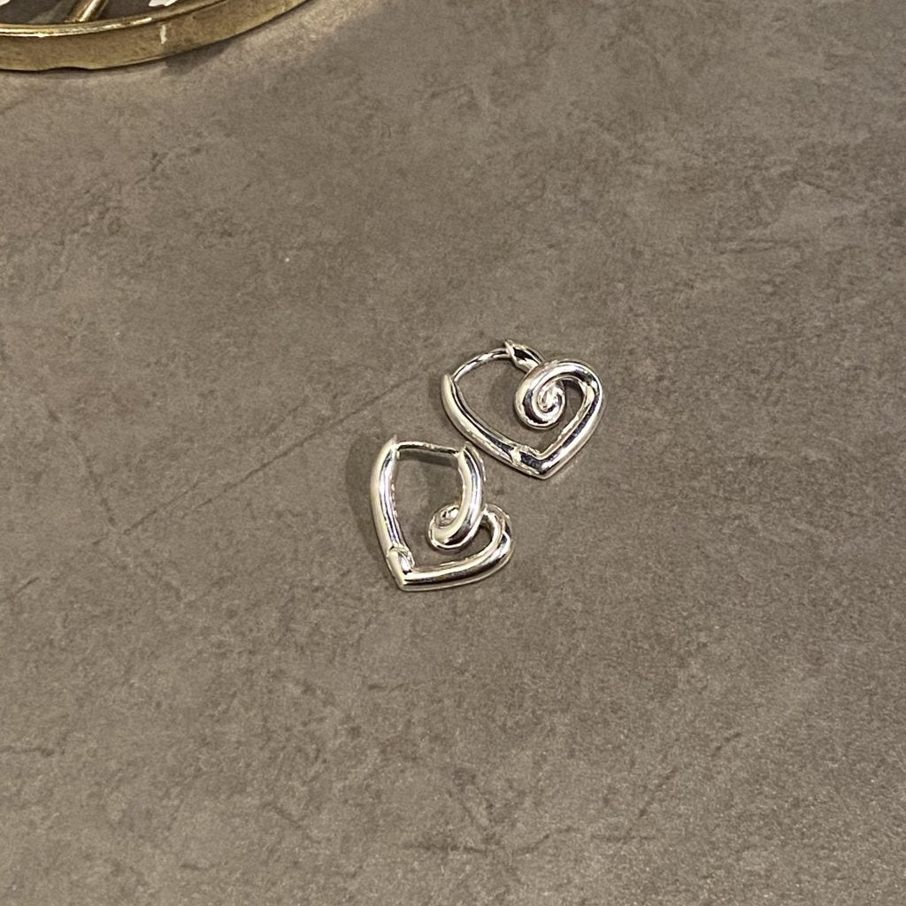 E1111 Heart Hoop Earrings