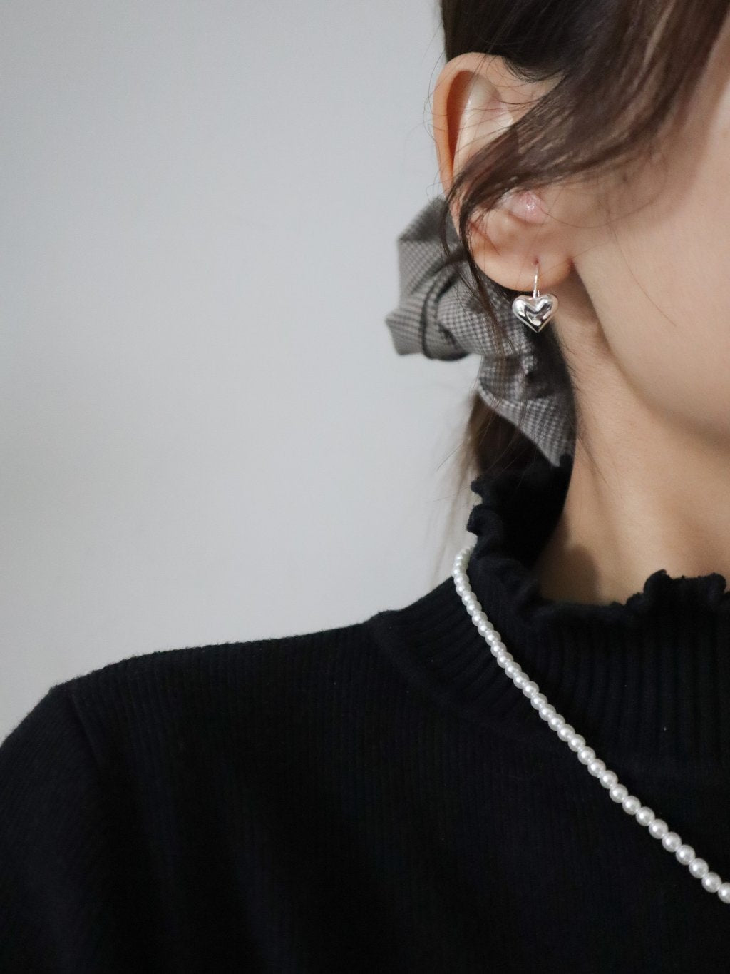 E1190 Heart Earrings