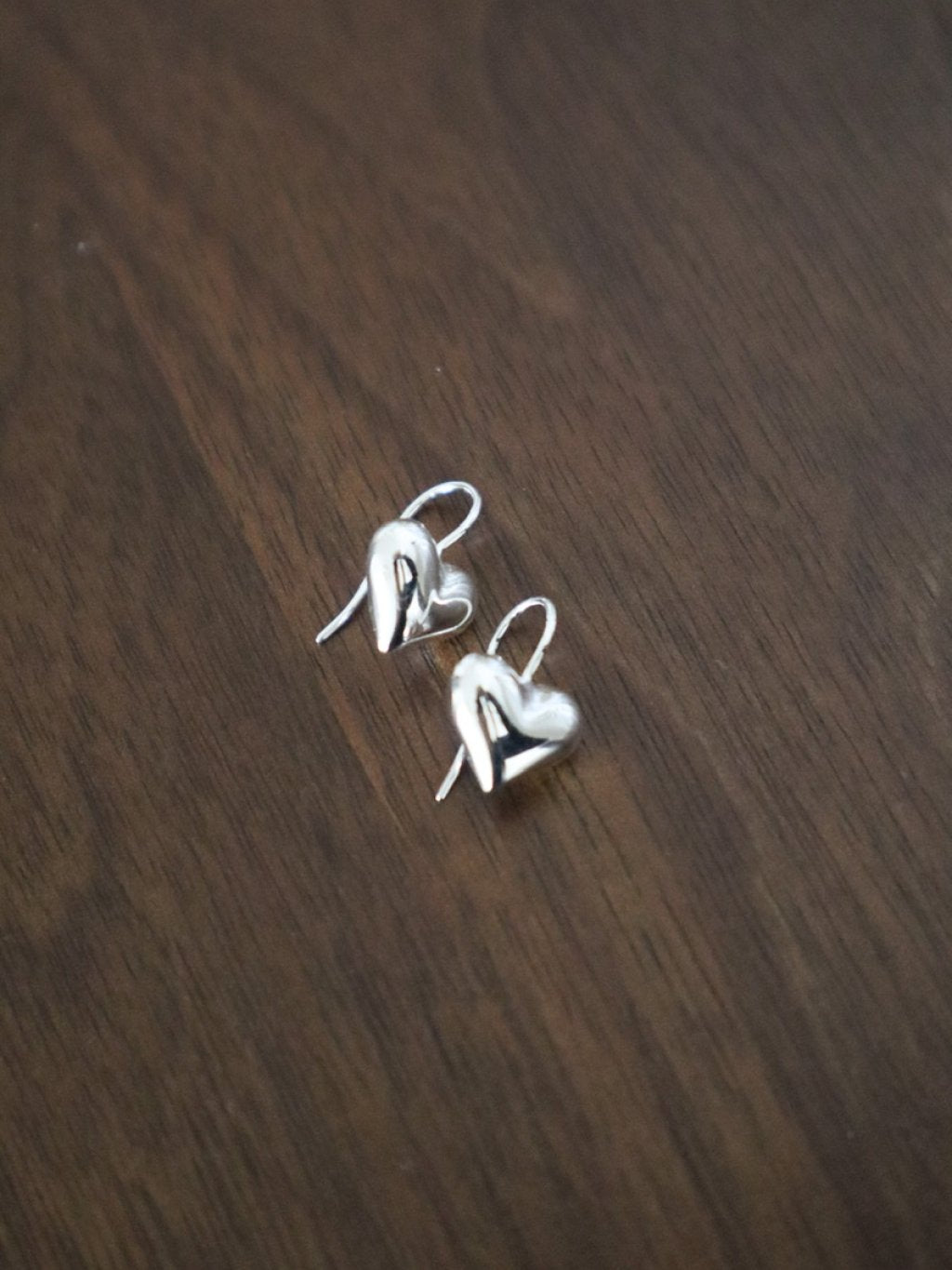 E1190 Heart Earrings