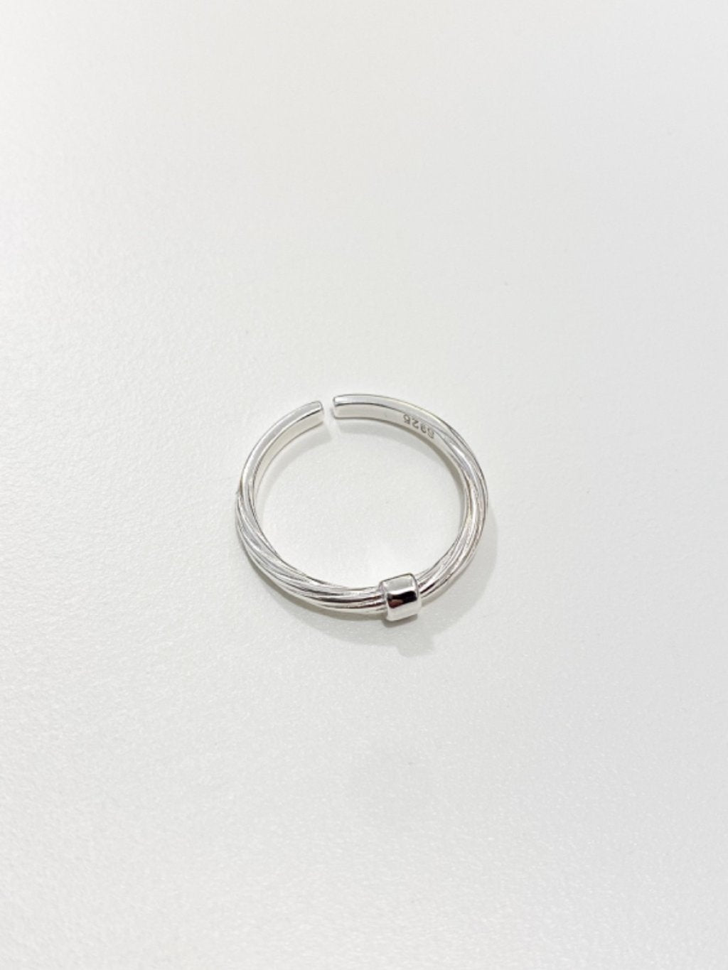 R1430 Twirl Cube Ring
