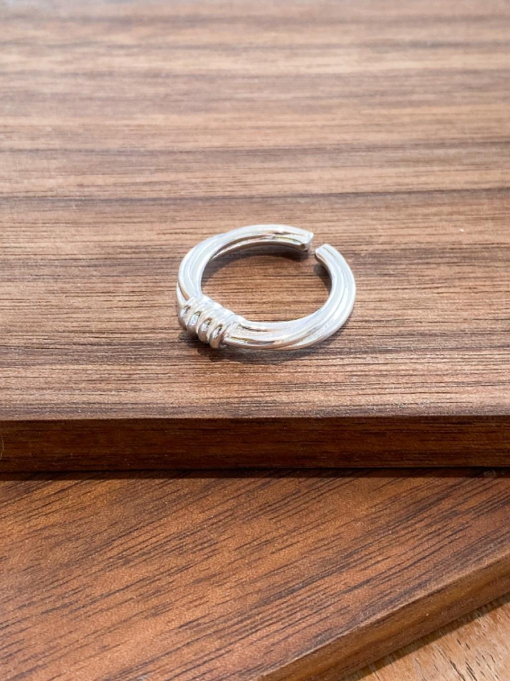 R1453 Twisted Wide Ring