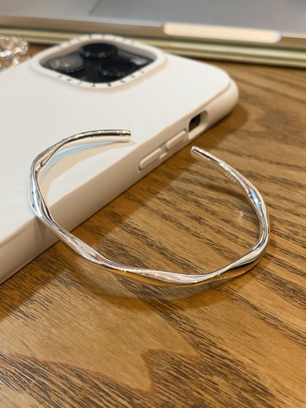 B1317 Twisted Bangle