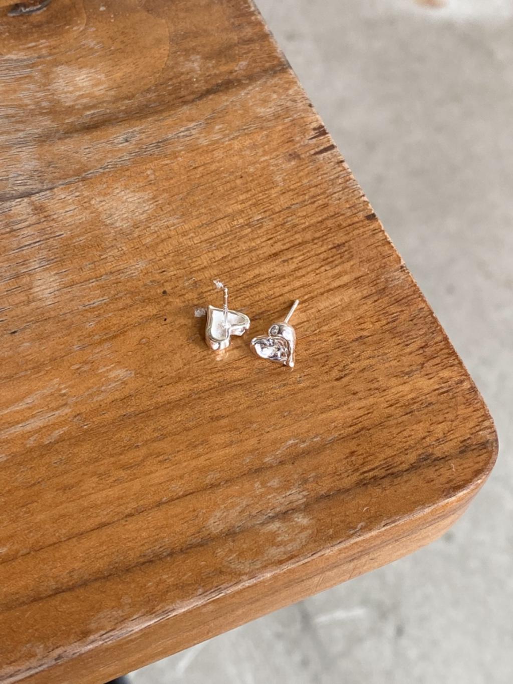 E1354 Irregular Heart Earrings