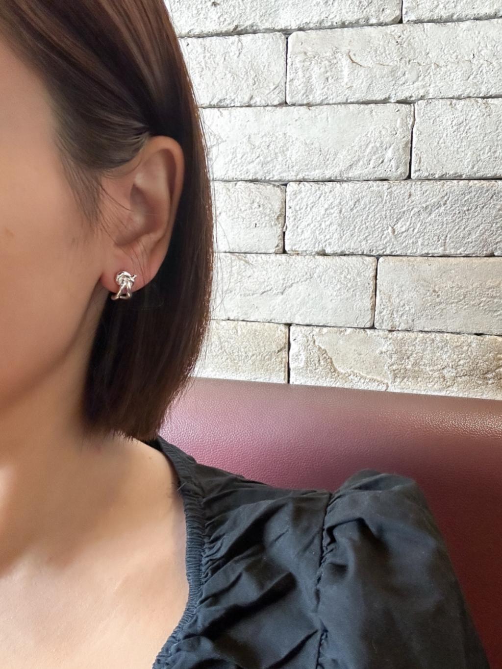 E1410 Knotted Hoop Earrings