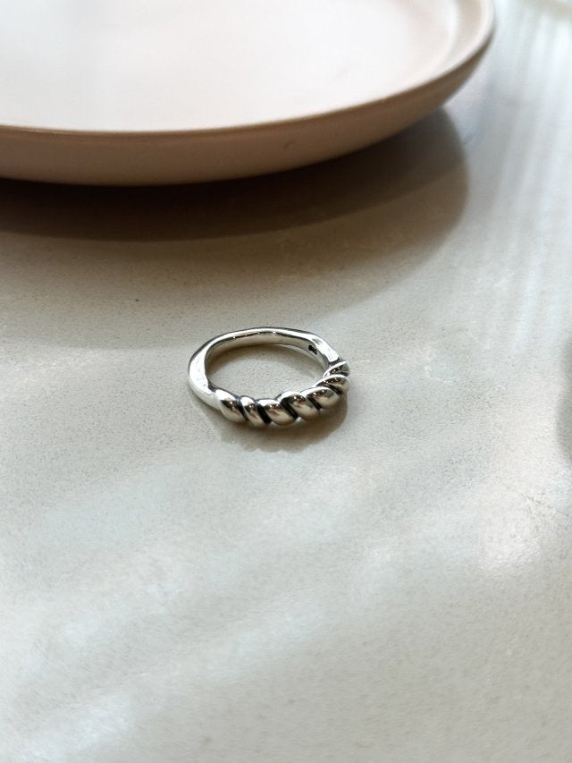R1637 Half-Twisted Sterling Silver Ring