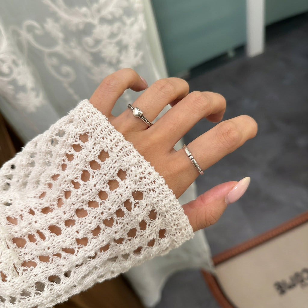 R1643 Vintage-style small heart beaded edge sterling silver ring