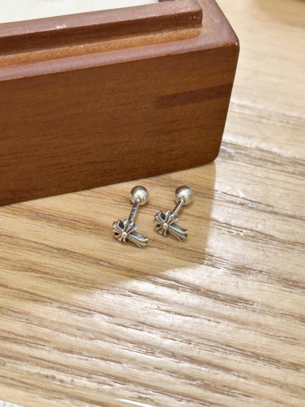 E1415 Cross Spinner Earrings