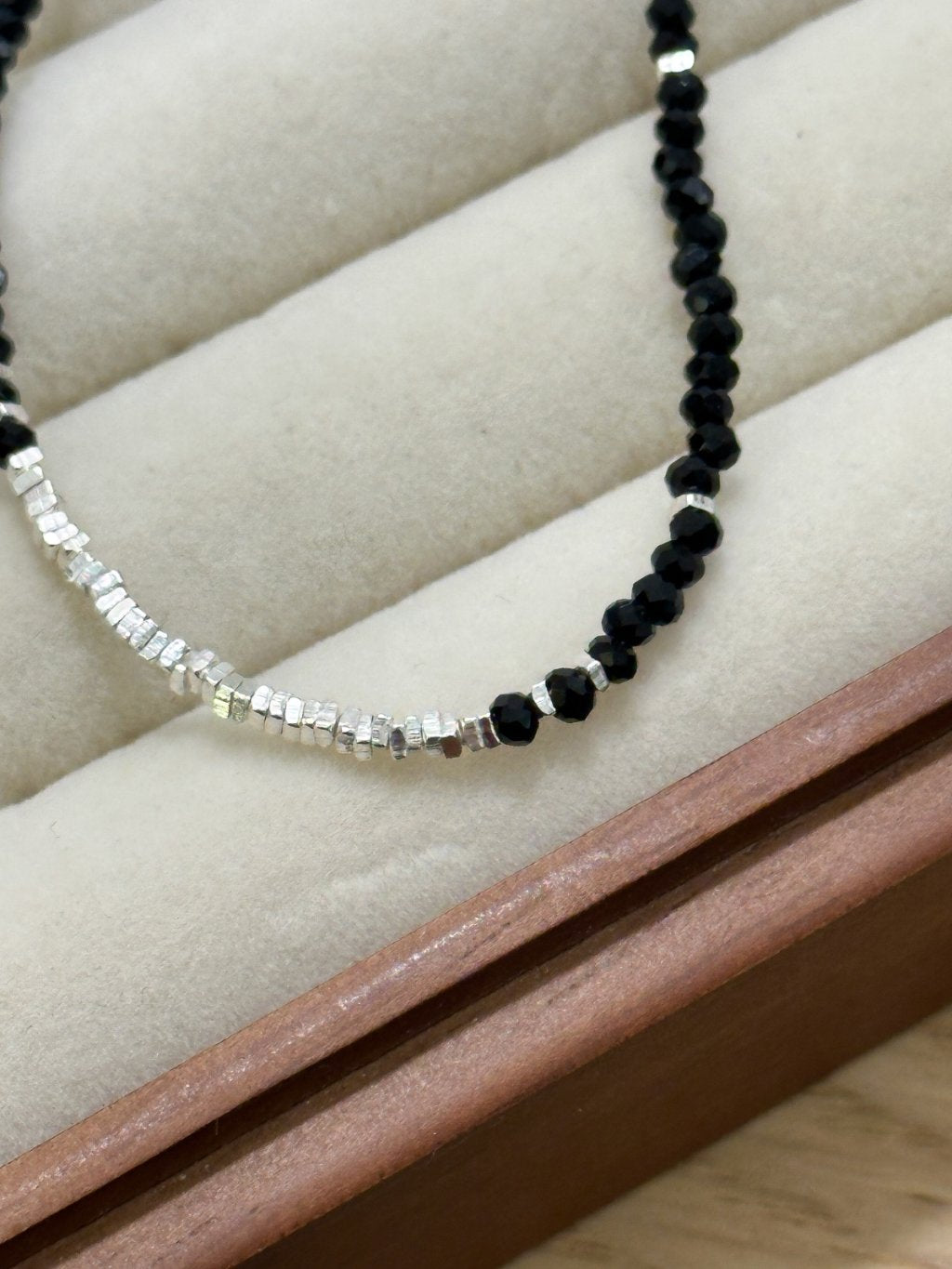B1460 Black Point Crushed Silver Bracelet