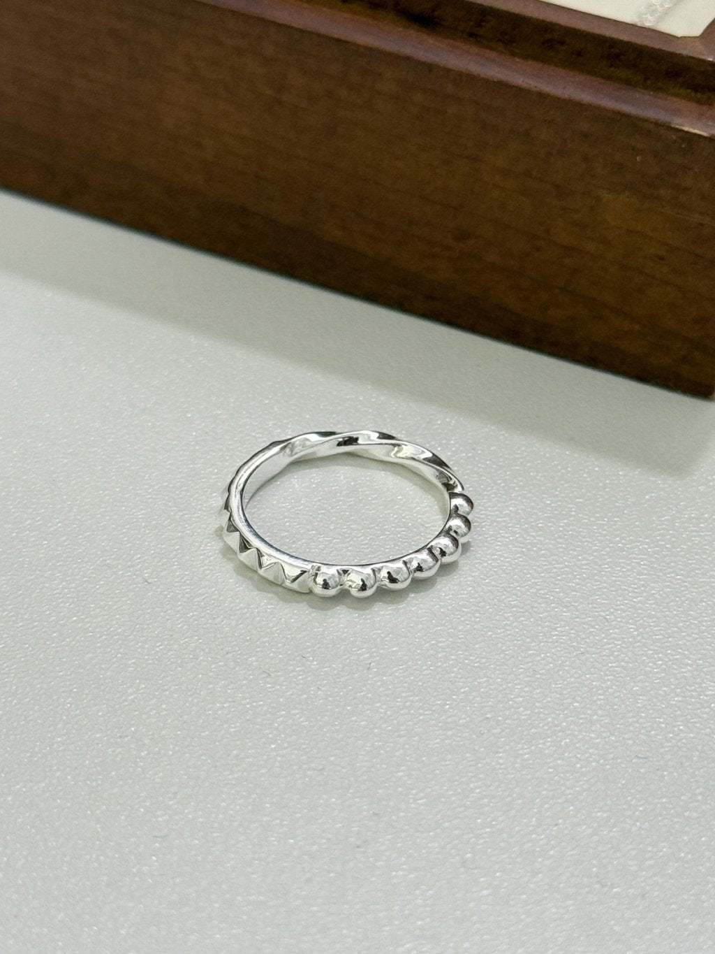 R1665 Polka Dot Twist Ring