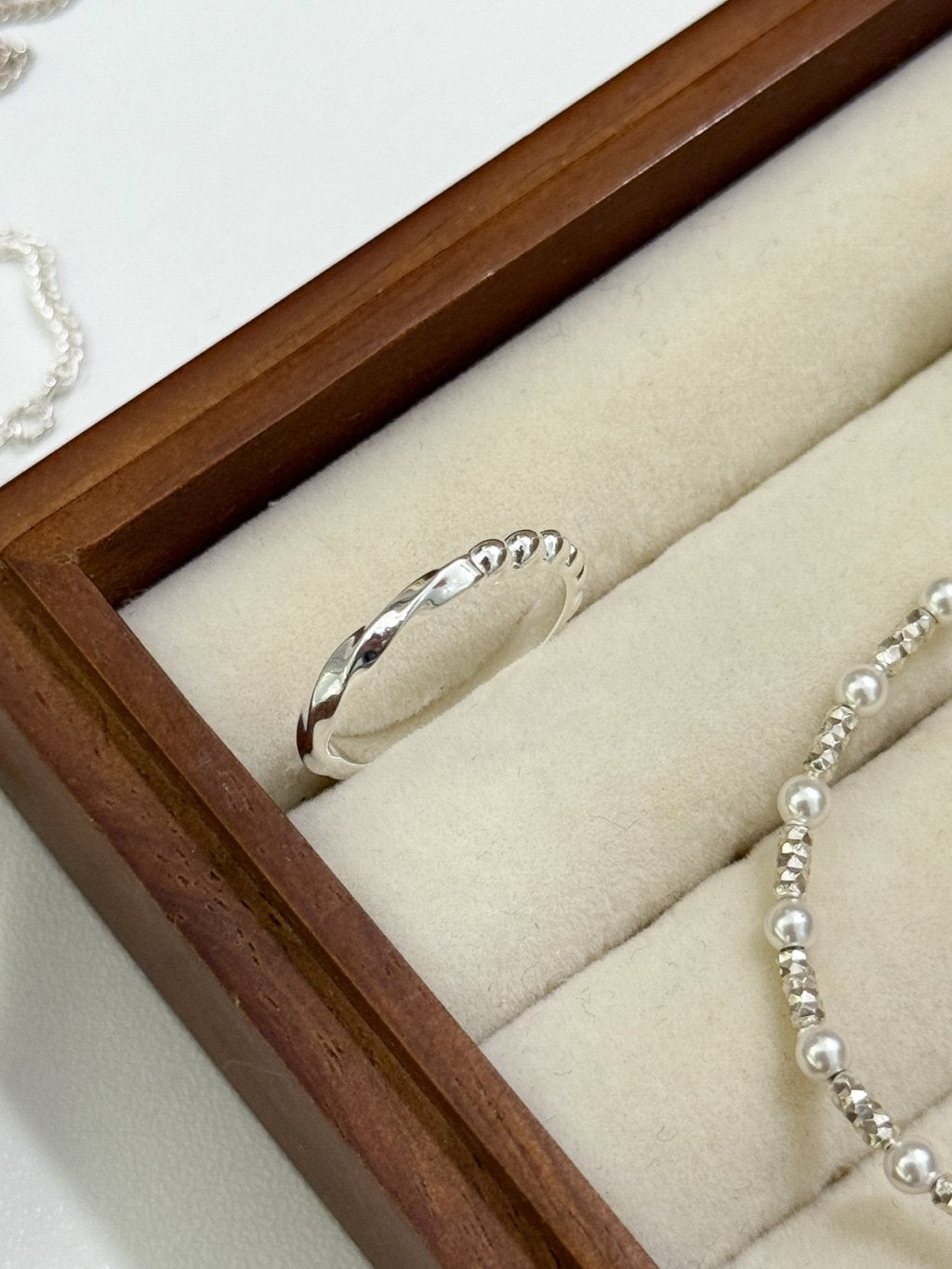 R1665 Polka Dot Twist Ring