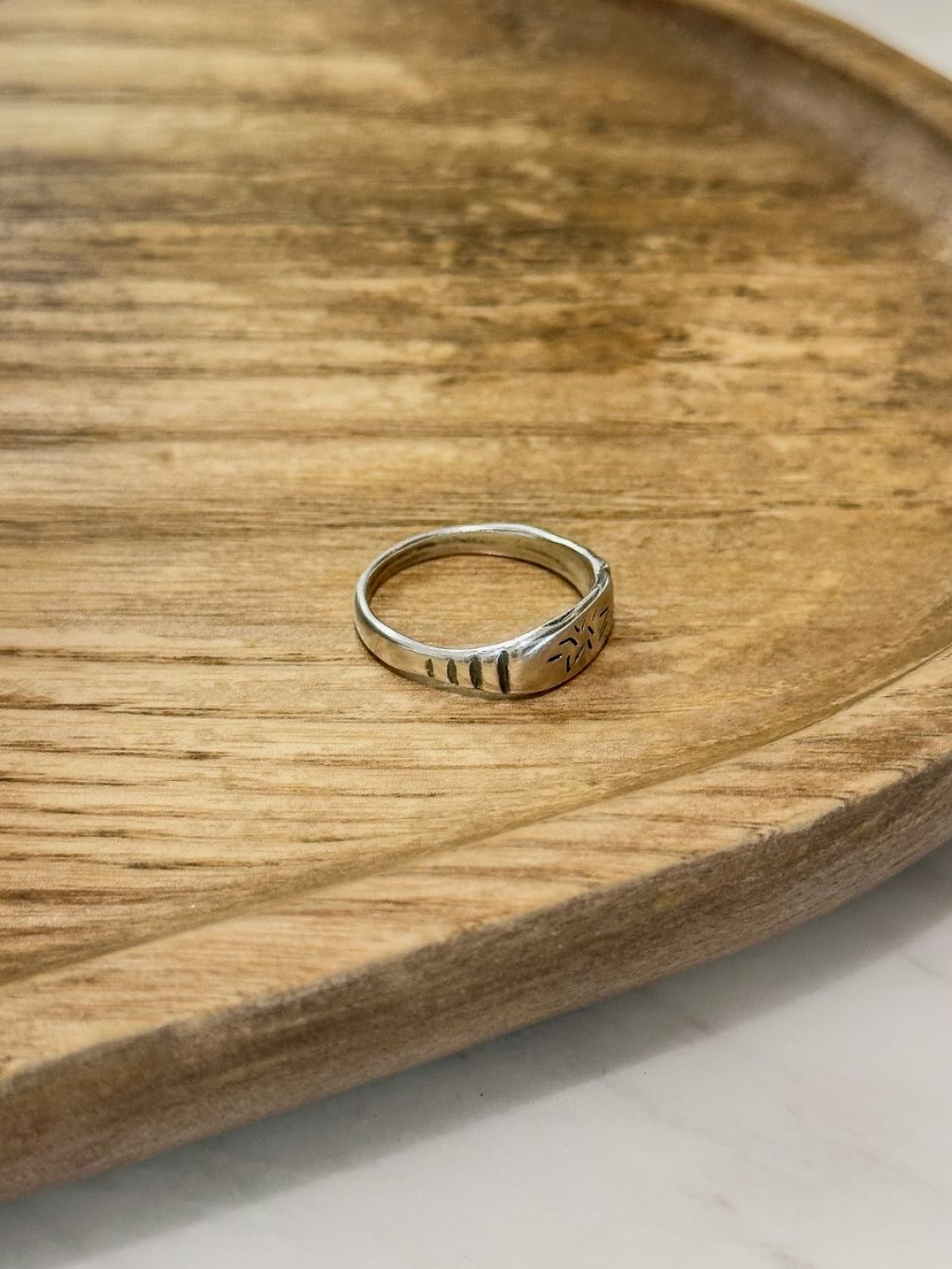 R1682 Distressed Ethnic Pattern Ring