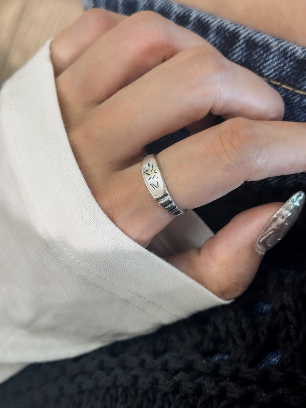 R1682 Distressed Ethnic Pattern Ring