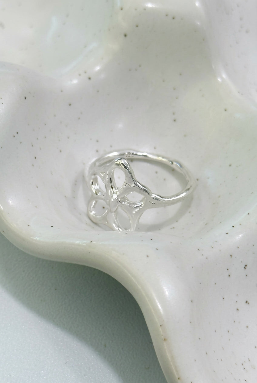 R1697 Handcrafted Floral Cut-out Sterling Silver Ring