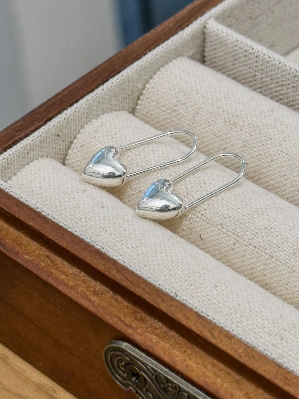 E1439 Heart-to-Heart Pin Earrings