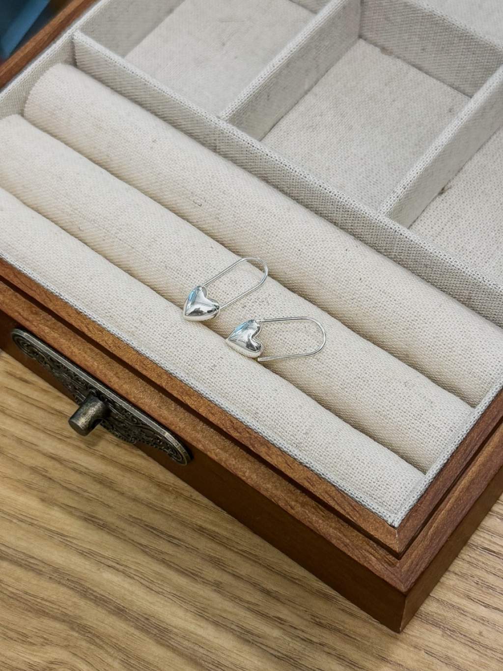 E1439 Heart-to-Heart Pin Earrings