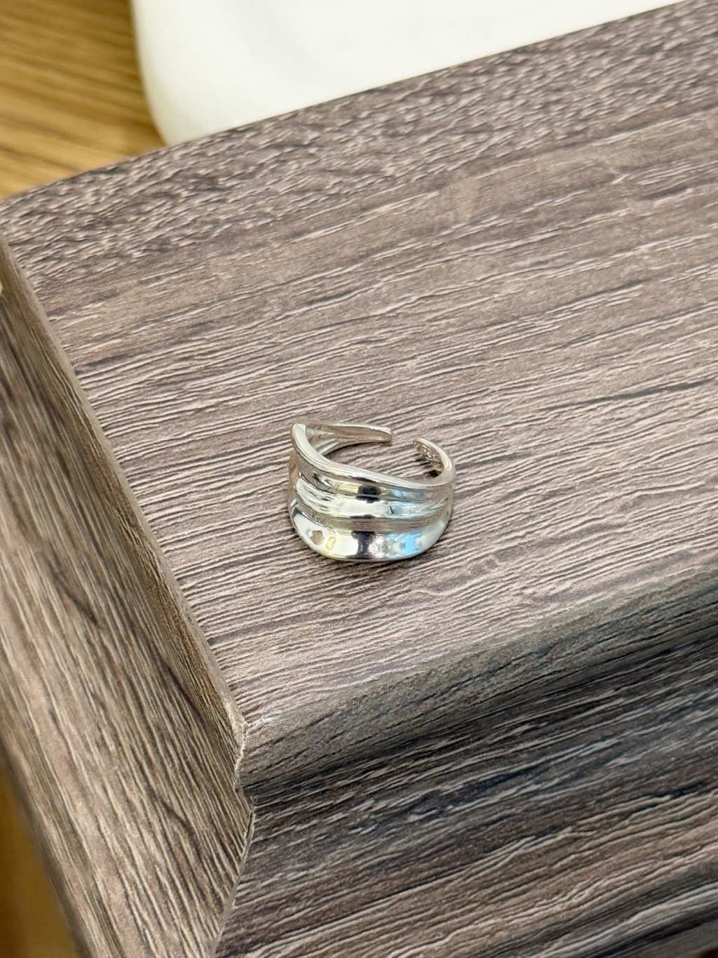 R1702 Three-Layer Wavy Thick Tail Ring
