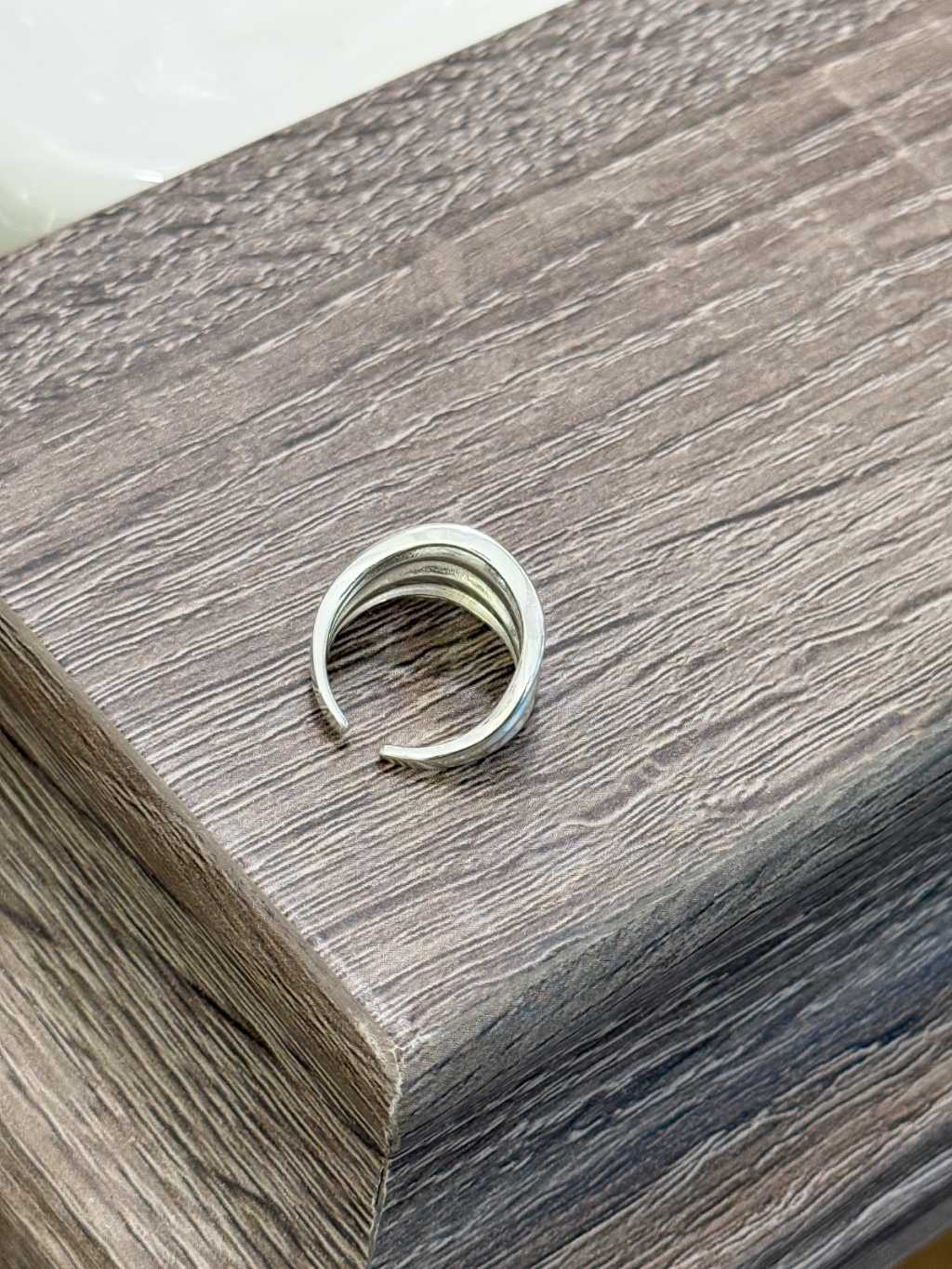 R1702 Three-Layer Wavy Thick Tail Ring
