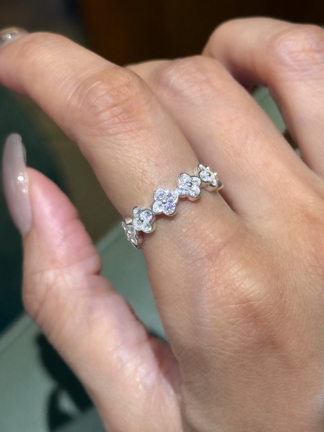 R1704 Floral Zircon Ring