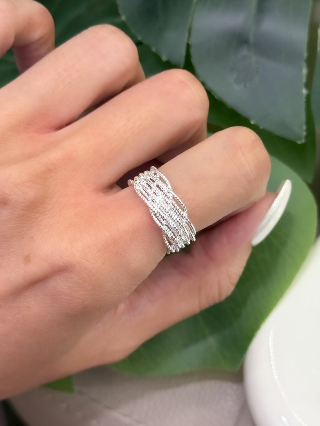 R1711 Linear Lace Ring