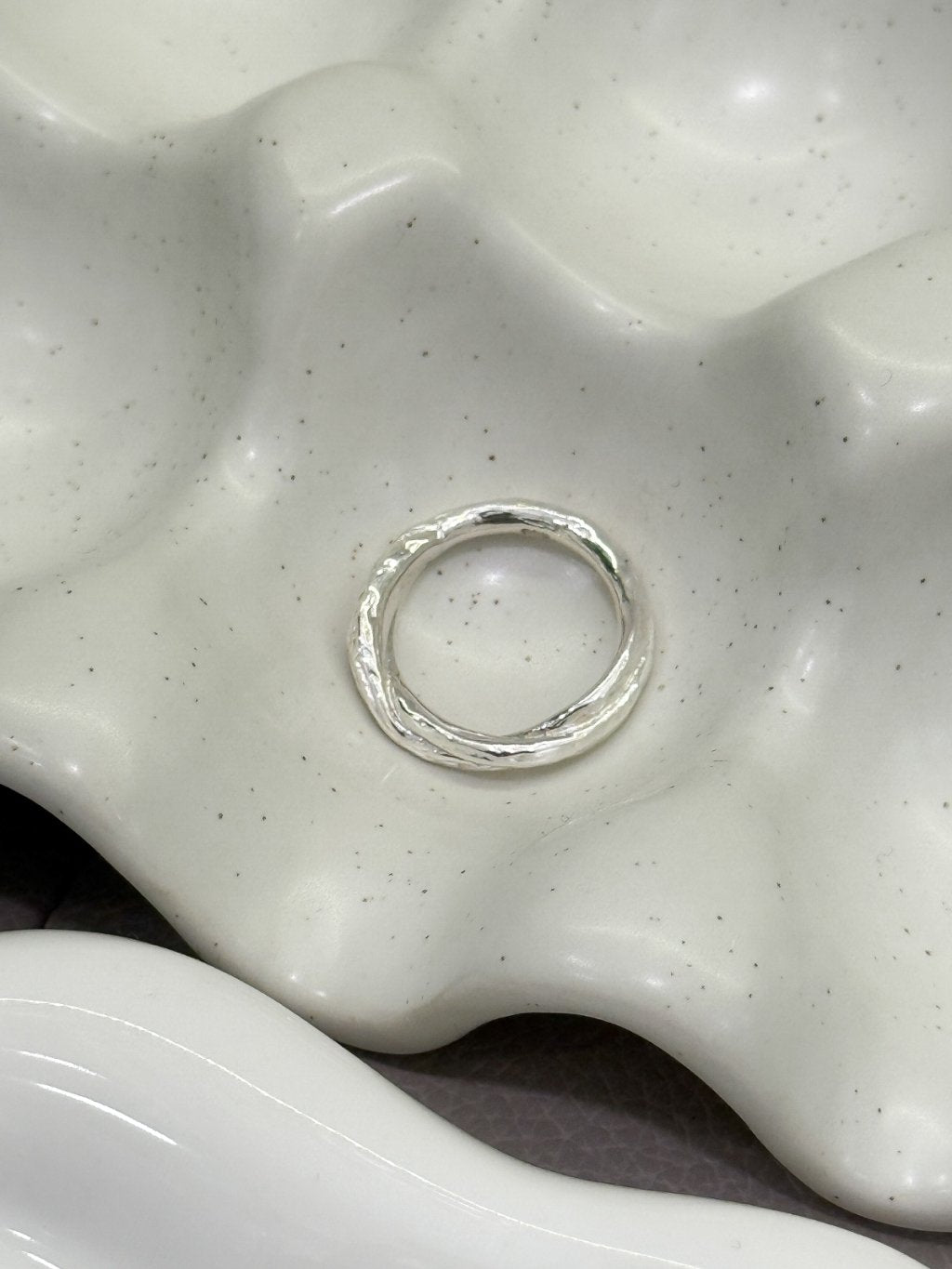 R1714 Handcrafted Crisscross Ring