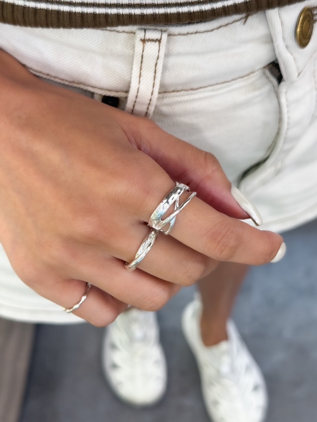 R1716 Thick and Thin Intersecting Lines Ring