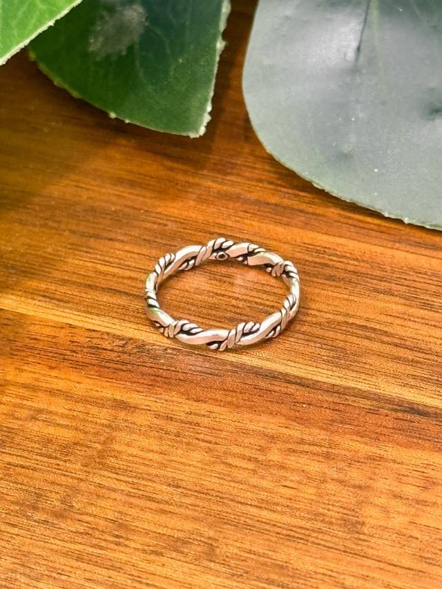 R1718 Distressed Woven Rattan Slim Ring