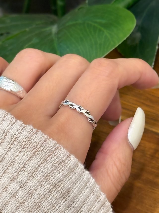 R1718 Distressed Woven Rattan Slim Ring