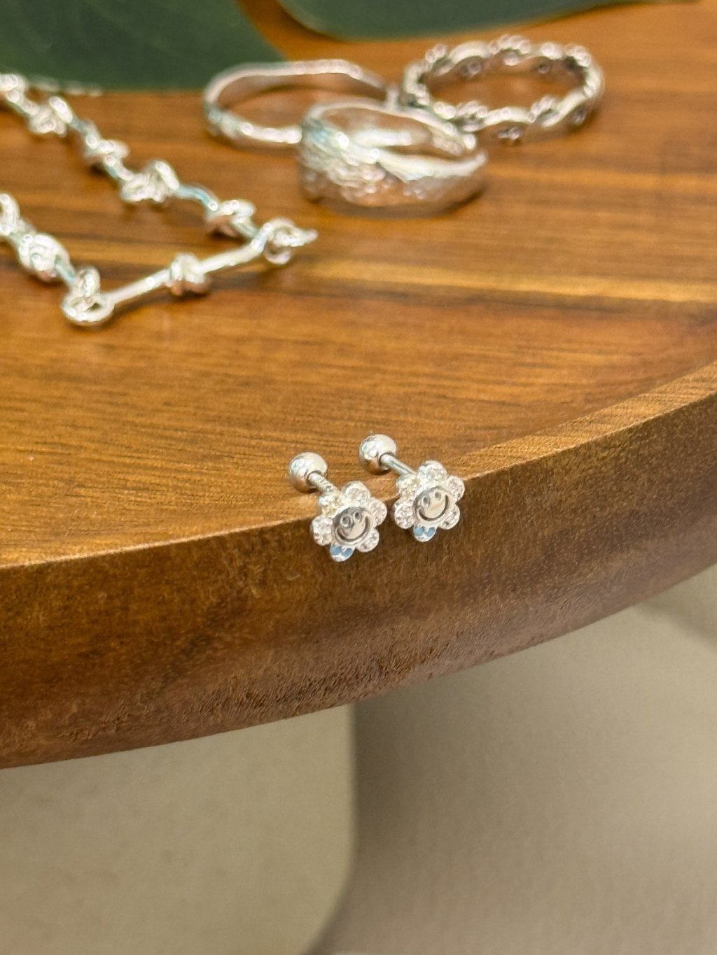 E1451 Zircon Smiley Flower Earrings