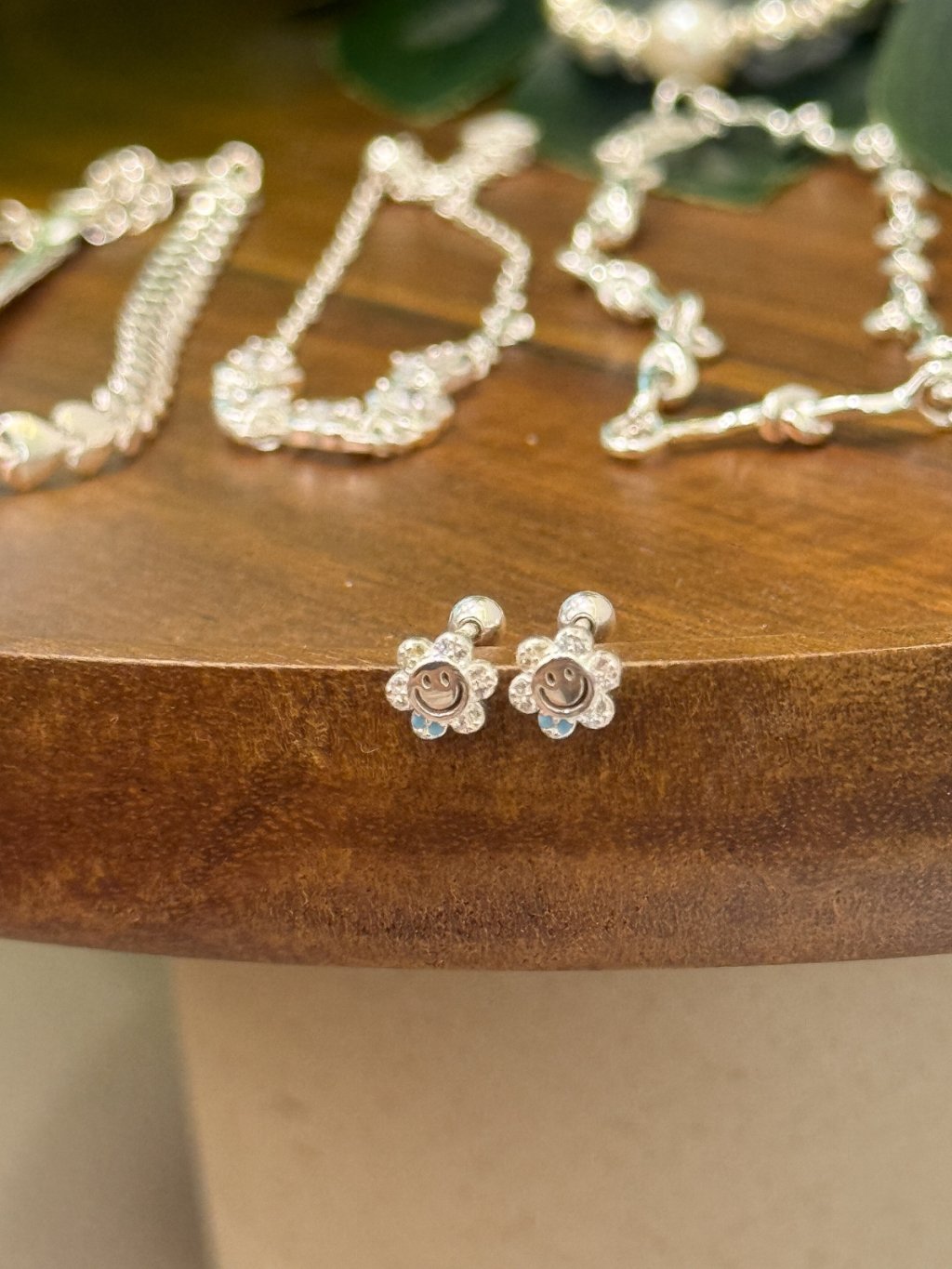 E1451 Zircon Smiley Flower Earrings
