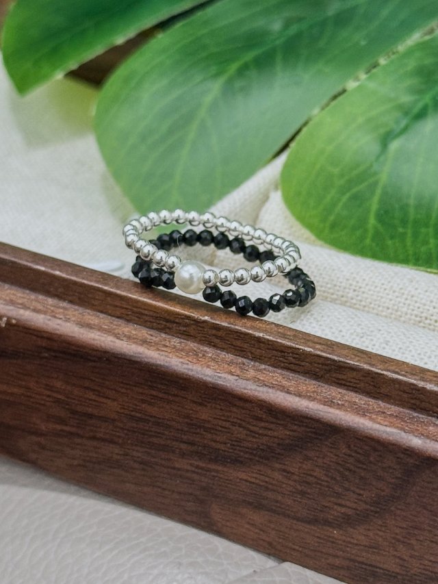 R1723 Pearl Black Pointed Stone Silver Bead Sterling Silver Ring