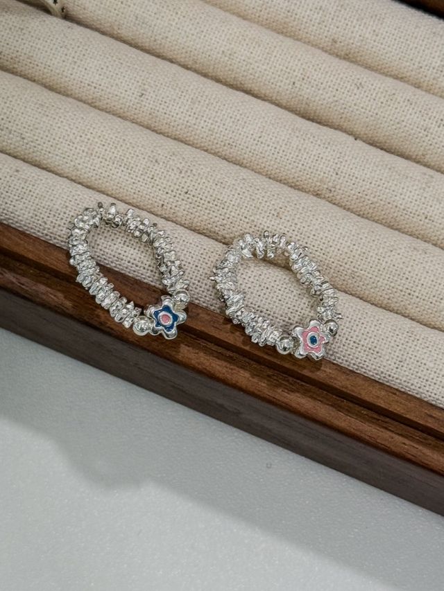R1752 Solid Irregular Crushed Silver Flower Elastic Ring