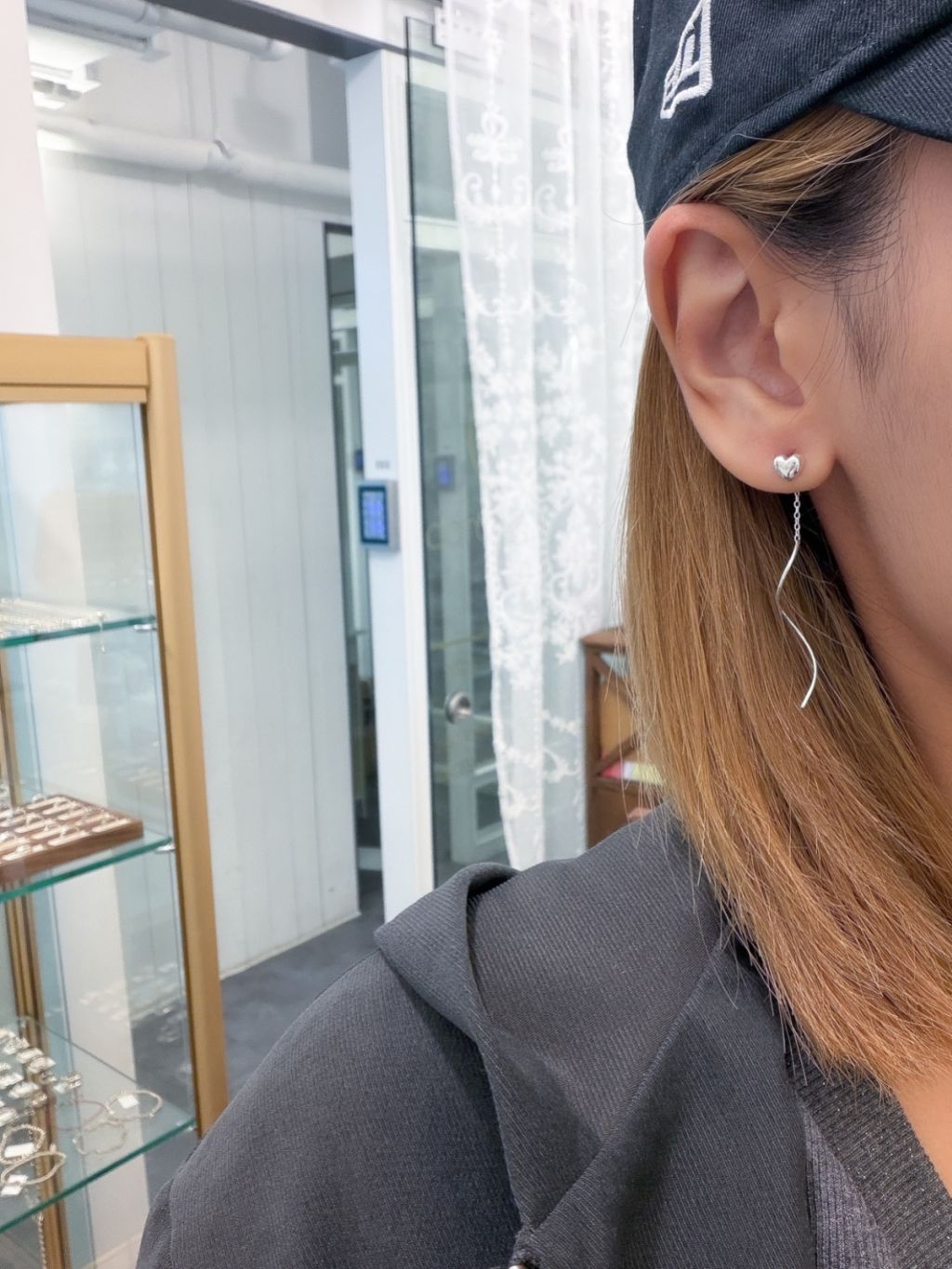 E1478 Wavy Heart Earrings