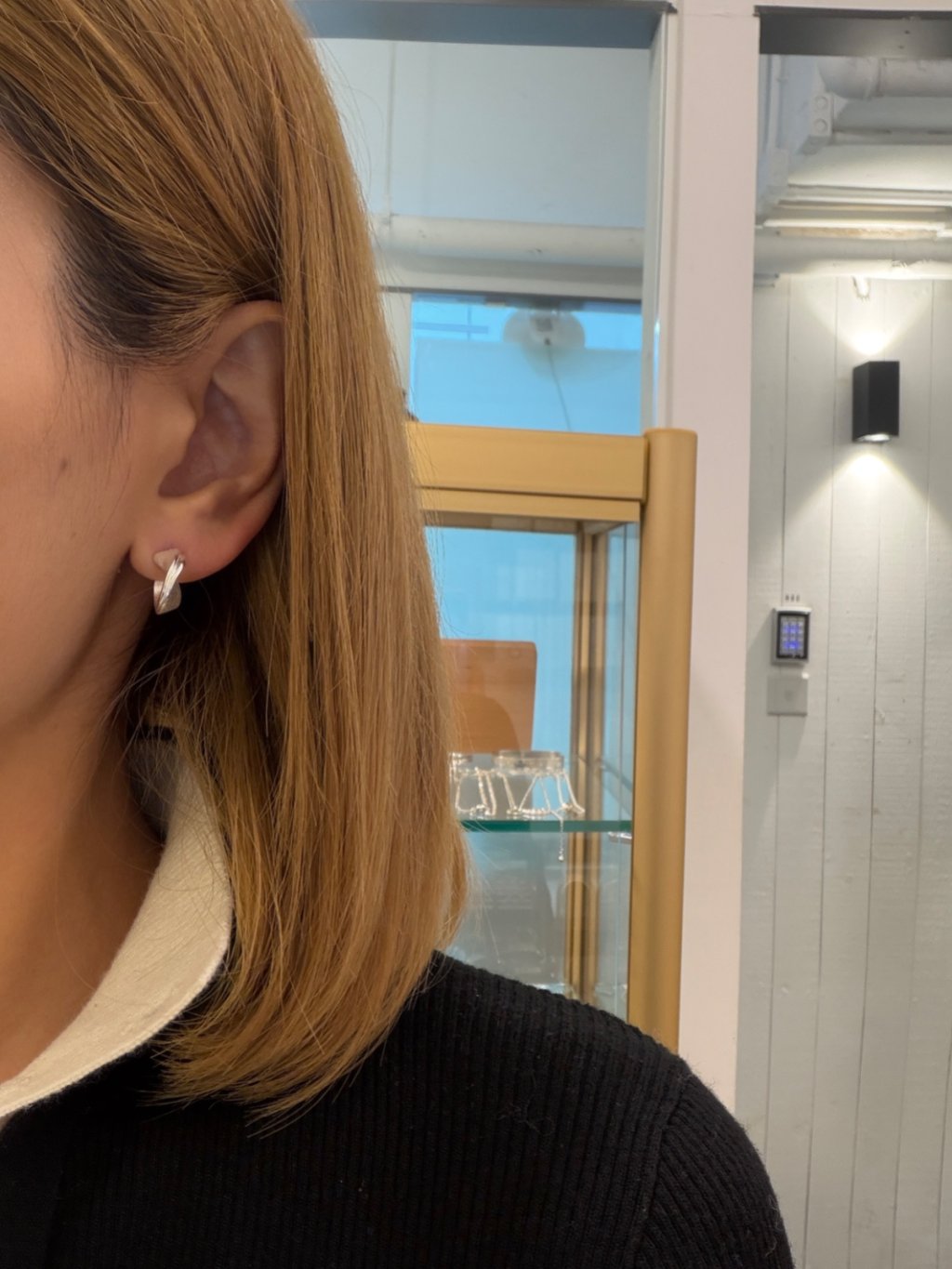 E1482 Frosted and Polished Twisted Hoop Earrings