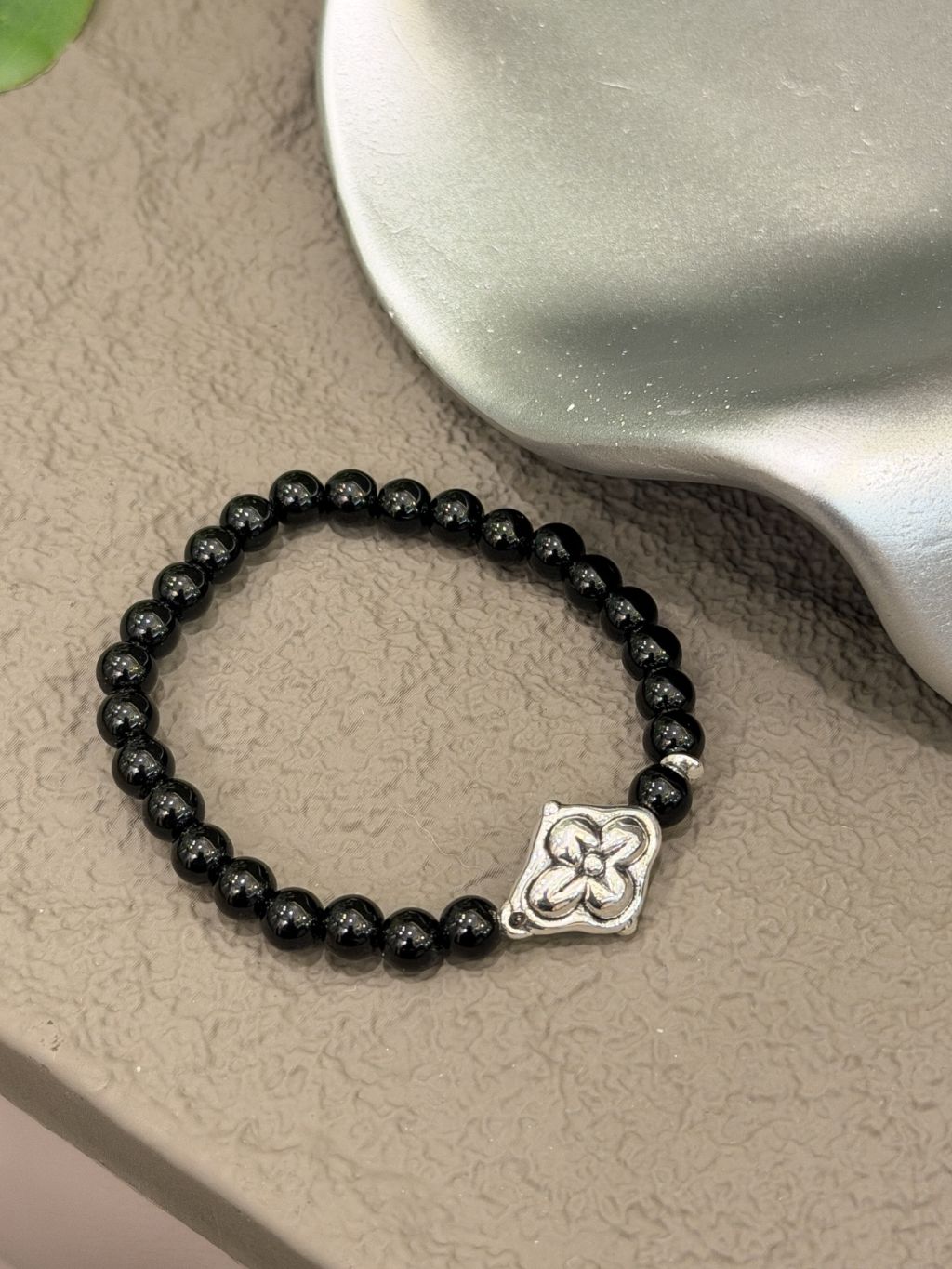 B1563 6mm Black Agate Rhombus Clover Bracelet