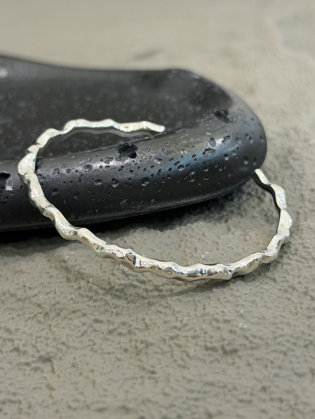 B1565 Rock Wave Bangle
