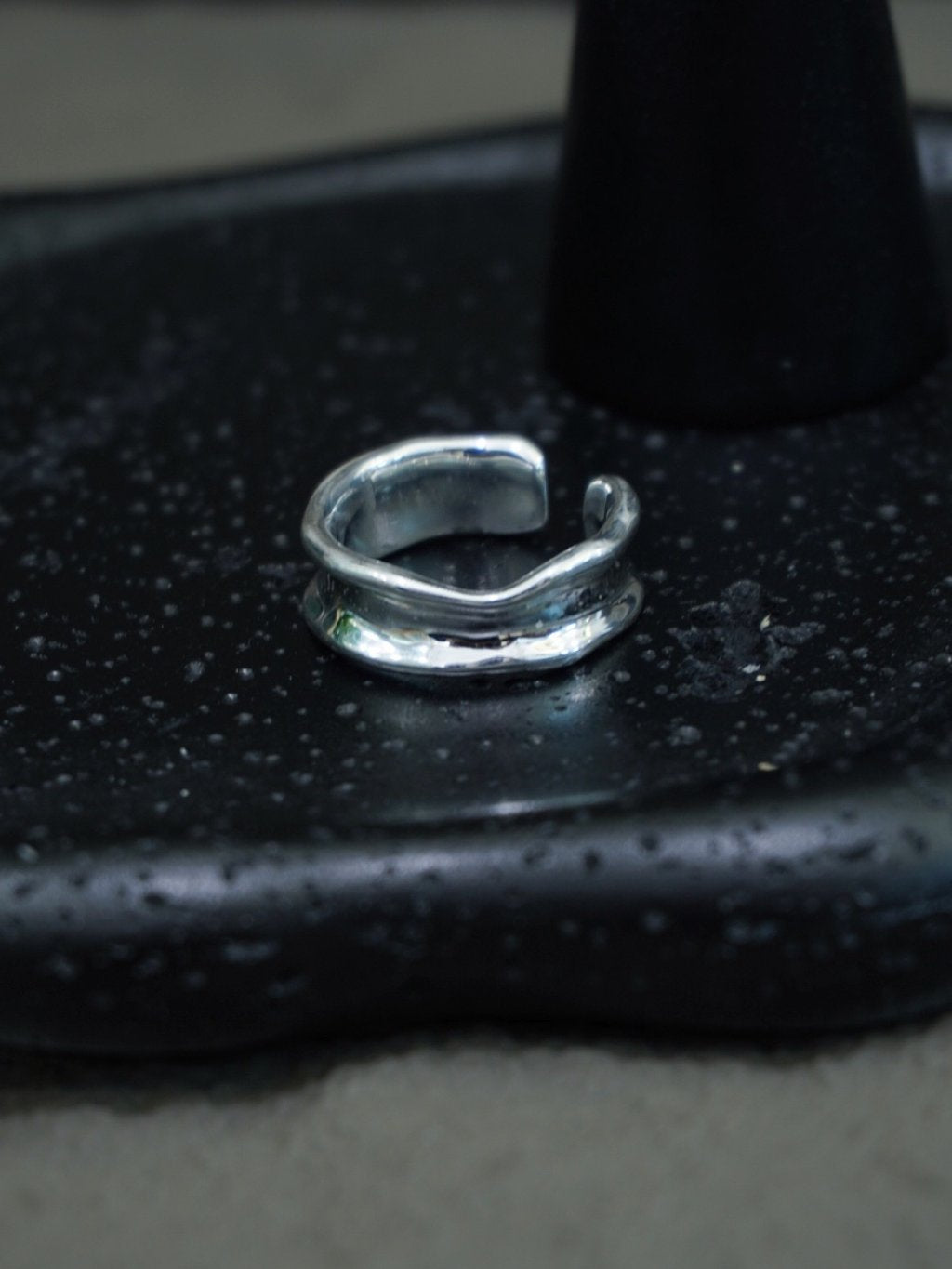 R1776 Thick Glossy Rough-Textured Ring