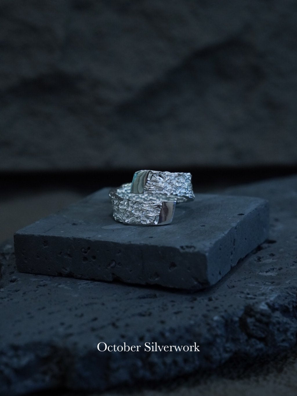 R1784 Double Layer Ring with Rock Texture