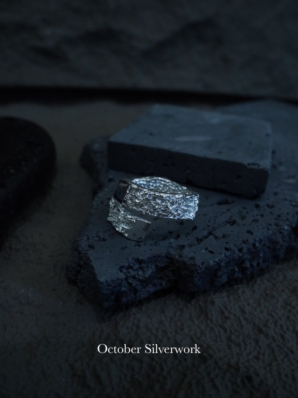 R1784 Double Layer Ring with Rock Texture