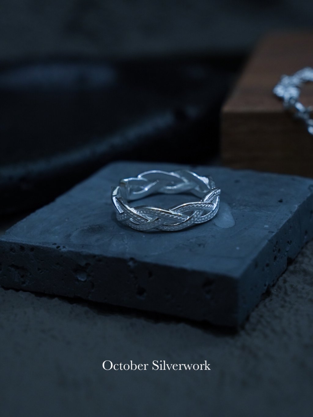R1789 Textured Woven Ring