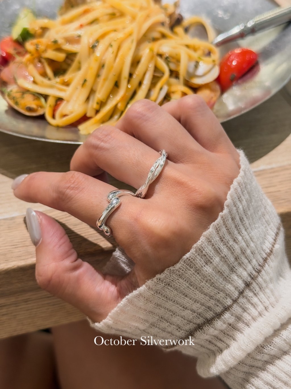R1791 Minimalist Cross Ring