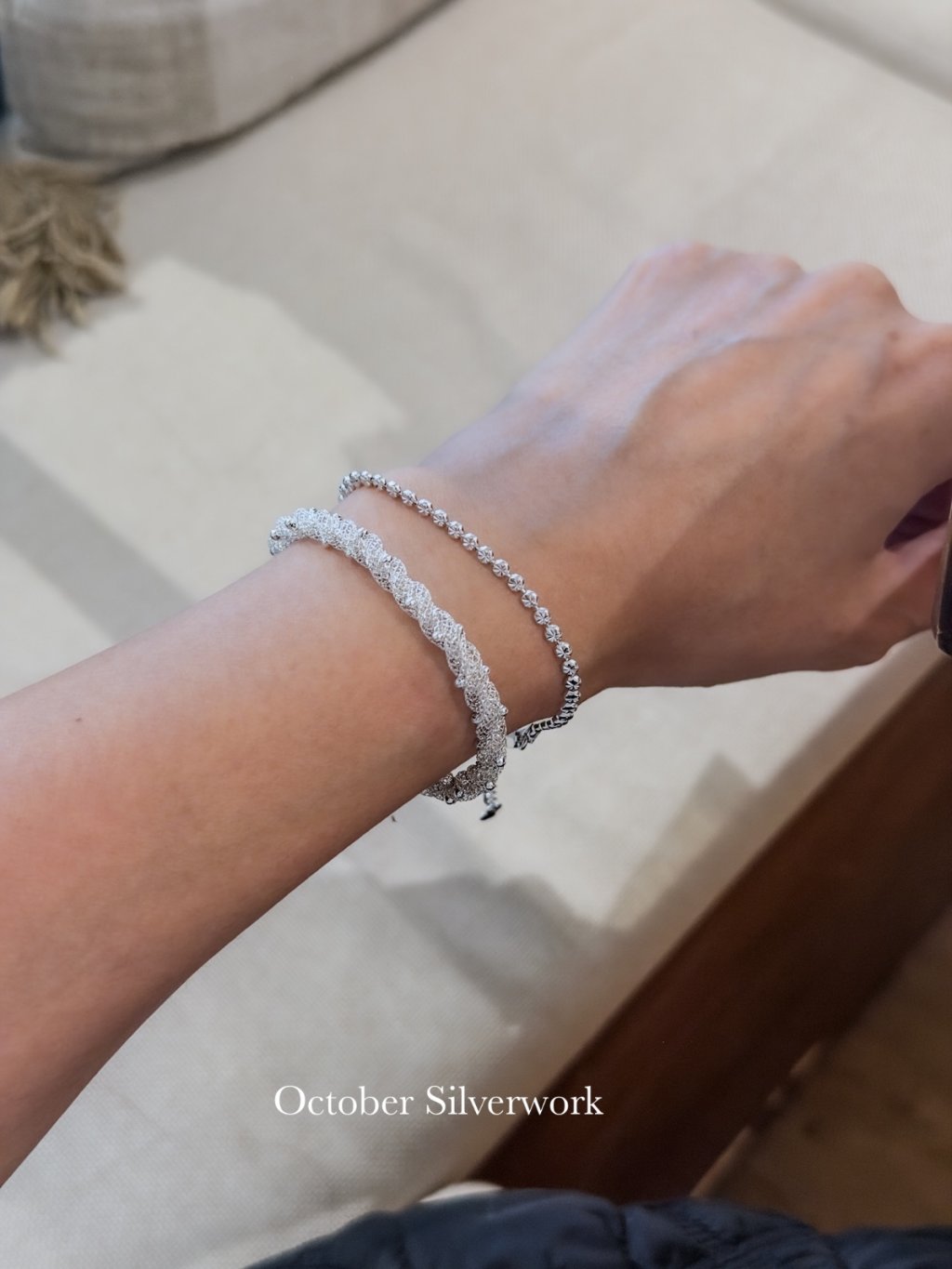 B1577 Round Edge-Cut Sidelink Bracelet
