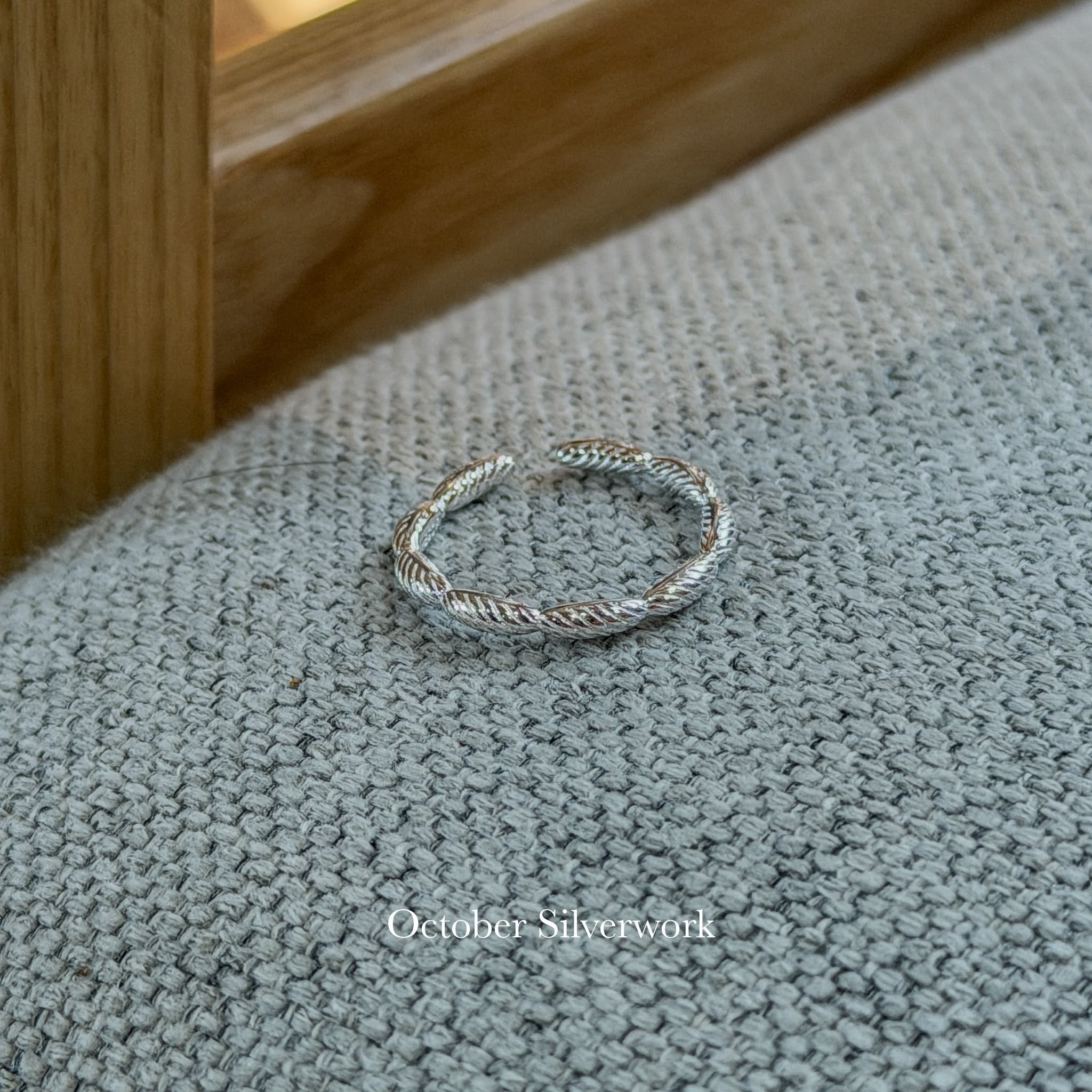 R1804 Rice Grain Straight-Pattern Ring
