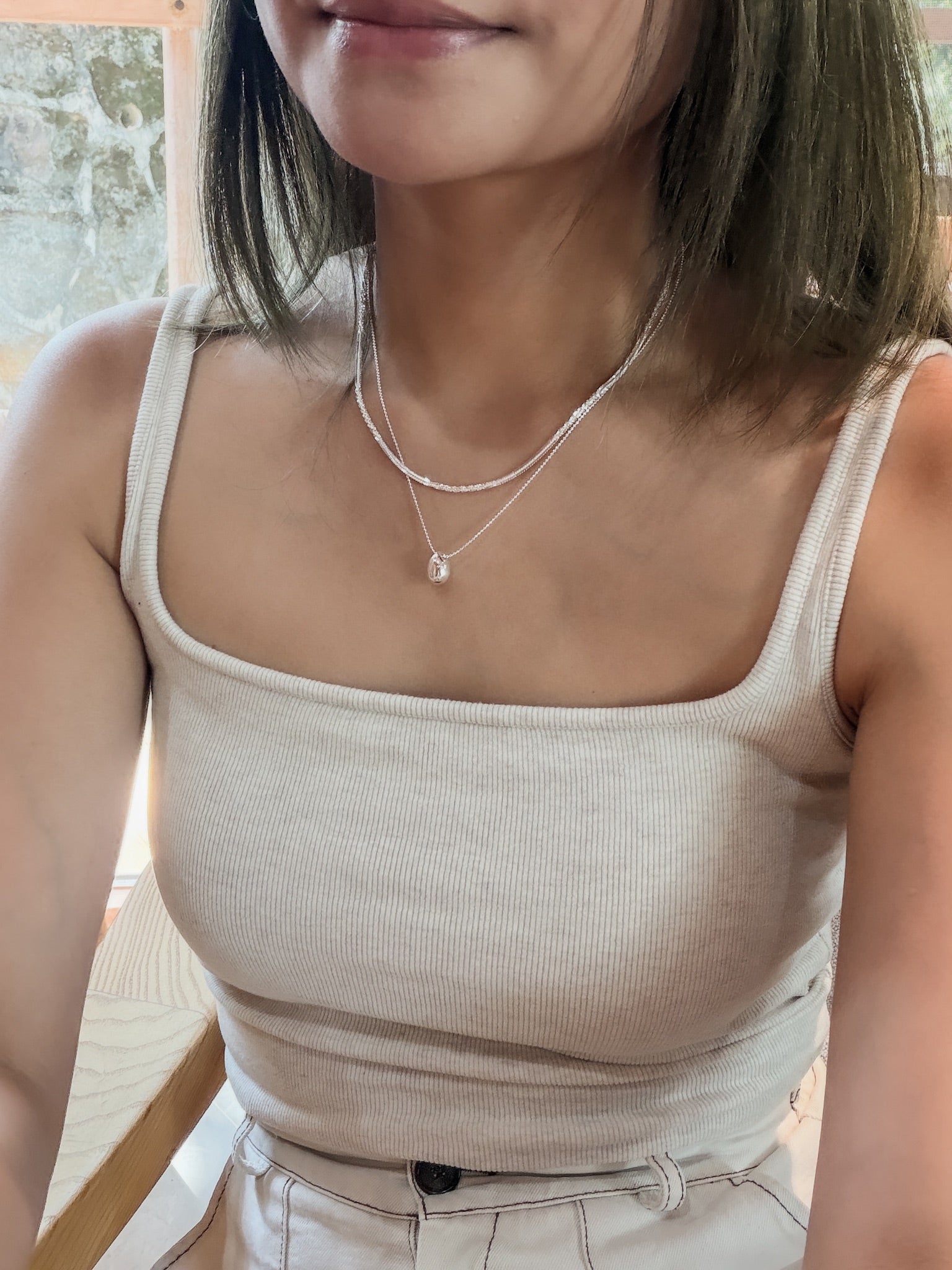 N1372 Egg-shaped Pendant Necklace